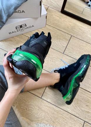 Жіночі кросівки balenciaga triple s clear sole black & neon green5 фото