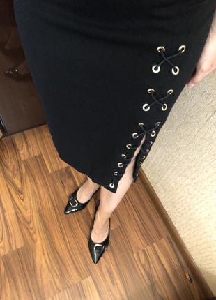 Стильная чёрная юбка карандаш миди с люверсами размер s8 фото