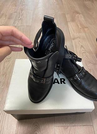 Весняні шкіряні ботінки