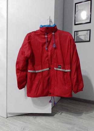 Красная ветровка, куртка, дождевик