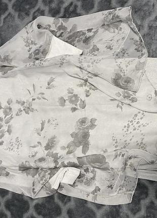 Ніжного фасону блуза і квітковий принт8 фото
