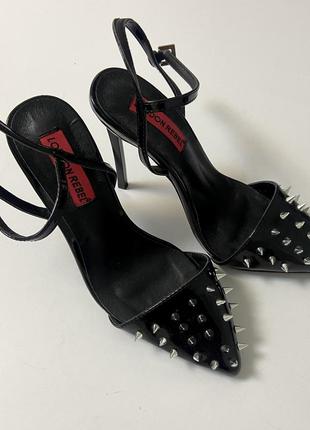 Черные туфли босоножки с шипами
