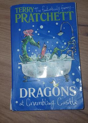 Terry pratchett dragons at crumbling castle книга на английском