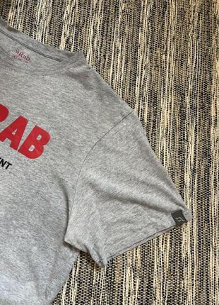 Футболка rab с большим логотипом серая футболка rab5 фото