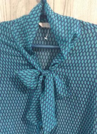 Чудесная легкая блуза с  завязкой -бантом5 фото