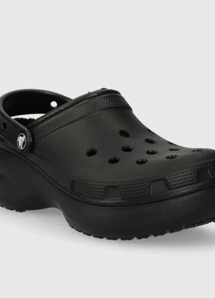 Classic platform lined black crocs