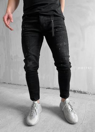 Мужские черные зауженные джинсы