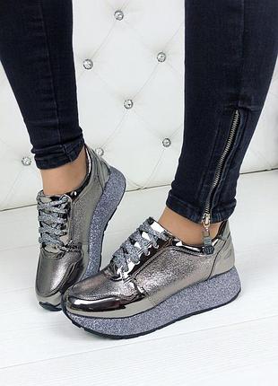 Стильні кросівки 999грн