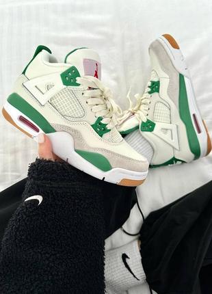 Жіночі кросівки nike air jordan 4 retro x sb pine green джордан бежевого з зеленим кольорів