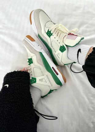 Женские кроссовки nike air jordan 4 retro x sb pine green джордан бежевого с зелеными цветами4 фото