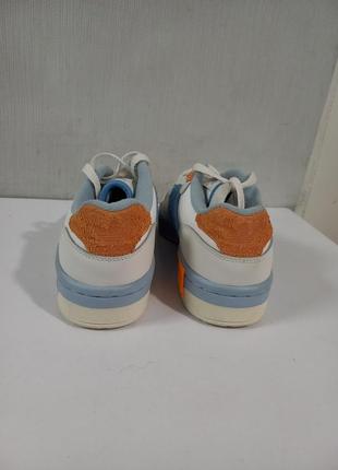 Кросівки adidas handball spezial shoes light blue m18444

оригінал5 фото