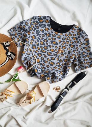 Трендова фактурна футболка в анімалістичний принт від h&m