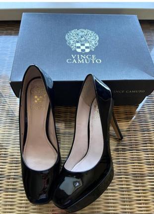 Лакові шкіряні туфлі на підборах vince camuto оригінальні