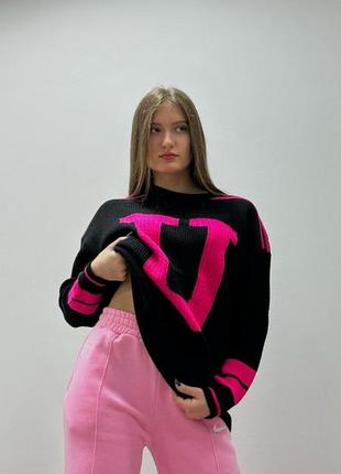 Женский стильный вязанный свитер с буквой черно малиновый длинный свободный размер 42-463 фото