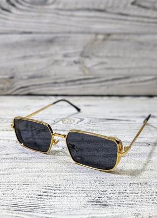 Сонцезахисні окуляри прямокутні, унісекс, чорні в золотистій металевій оправі (без бренда)
