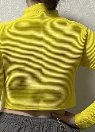 Желтый кроп-топ с длинными рукавами и горловиной missguided4 фото