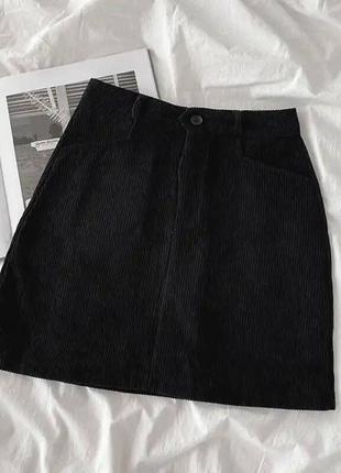 Женская черная стильная трендовая летняя мини-юбка из микровельвета.
