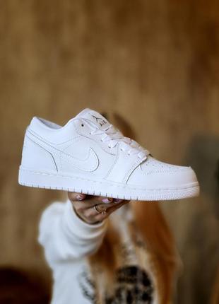 Жіночі кросівки jordan 1 low люкс якість