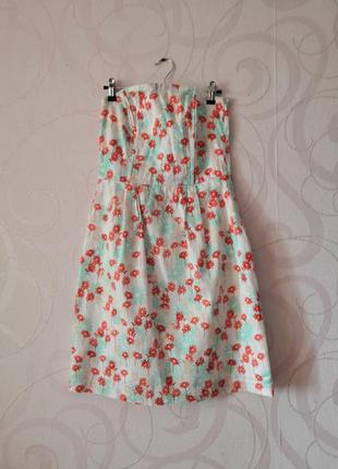 Белое платье бандо с цветами