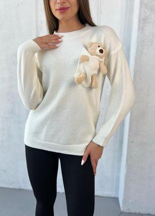 Женский стильный свитер ангора с игрушкой мишкой белый длинный свободный размер 42-46 кофта с медведем
