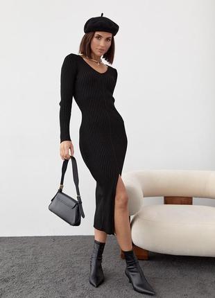 Силуетне плаття в рубчик із розрізом спереду — чорний колір, l (є розміри)