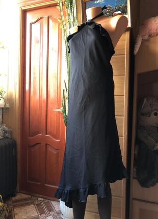 Гарне плаття з відкритою спинкою