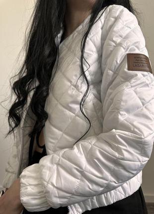 Женская куртка стеганная бомбер с карманами с наполнителем весна осень  беж, черный, пудра, белый7 фото