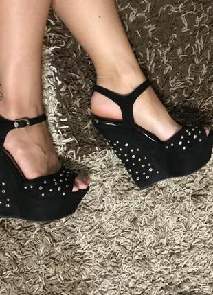 Босоножки на платформе