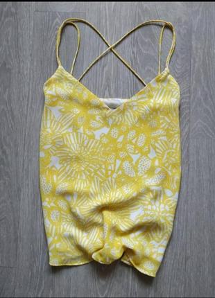 Жовта майка на тонких бретелях