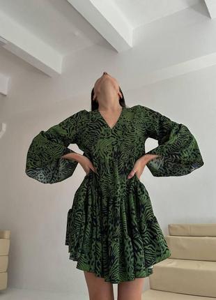 Женское оверсайз платье зеленого/ изумрудного цвета чуть выше колена
