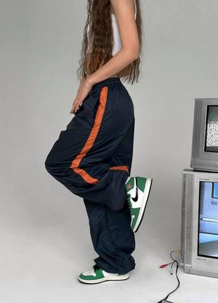 Стильные женские спортивные штаны из плащевки5 фото