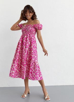 Платье в крупные цветы с открытыми плечами - фуксия цвет, l (есть размеры)6 фото