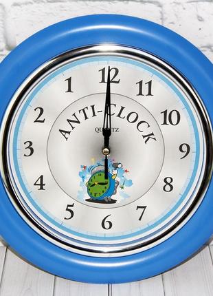 Часы идут в обратную сторону  anti-clock (синий)