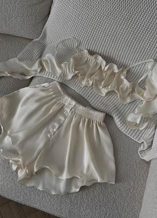 Женская легкая стильная комфортная шелковая пижама шорты + топ весна лето молоко с кружевом секси9 фото