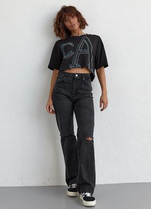 Укороченная женская футболка с вышитыми буквами - черный цвет, l/xl (есть размеры)7 фото