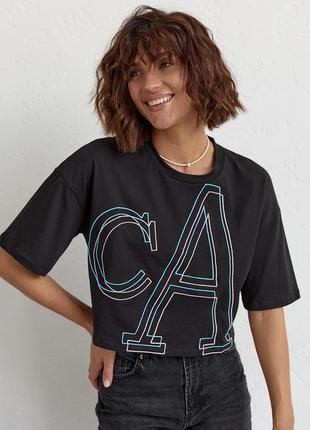 Укороченная женская футболка с вышитыми буквами - черный цвет, l/xl (есть размеры)6 фото