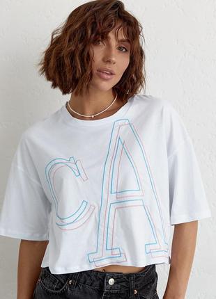 Укороченная женская футболка с вышитыми буквами - молочный цвет, l/xl (есть размеры)5 фото