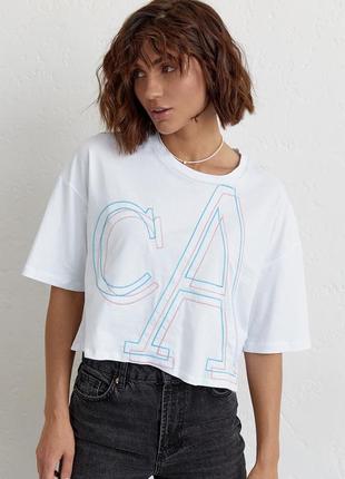 Укороченная женская футболка с вышитыми буквами - молочный цвет, l/xl (есть размеры)6 фото
