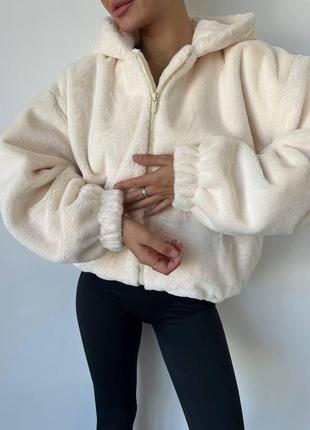 Женская шуба куртка осень зима короткая с карманами стильная трендовая черный шоколад айвори6 фото