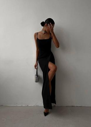 Жіноча довга сукня вільна стильна пряма з розрізом зручна трендовий фіт чорна без рукавів