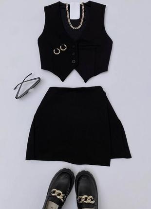 Женская жилетка классическая на пуговицах короткая тренд стильная черный1 фото