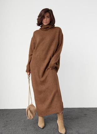Вязаное платье oversize с высокой горловиной - коричневый цвет, l (есть размеры)