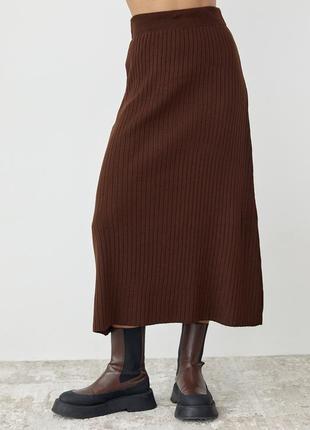 Женская юбка миди в широкий рубчик - коричневый цвет, l (есть размеры)7 фото