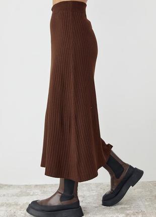 Женская юбка миди в широкий рубчик - коричневый цвет, l (есть размеры)5 фото