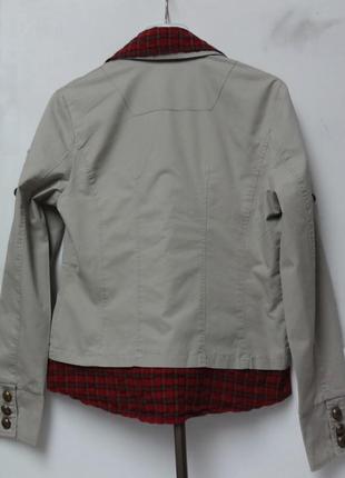 Молодёжная куртка с вшитой рубашкой. размер xs - s. кофейная с металлическими пуговками.3 фото