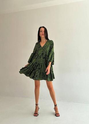 Женское оверсайз платье зеленого/ изумрудного цвета чуть выше колена3 фото