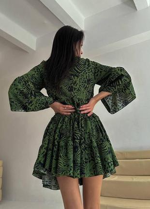 Женское оверсайз платье зеленого/ изумрудного цвета чуть выше колена8 фото
