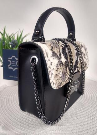 Жіноча шкіряна сумочка клатч чорна модний принт рептилії на ланцюжку італія4 фото