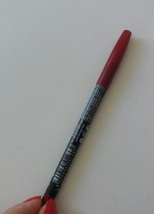 Водостойкий карандаш для губ3 фото