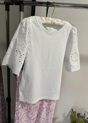 Футболка с красивыми рукавами